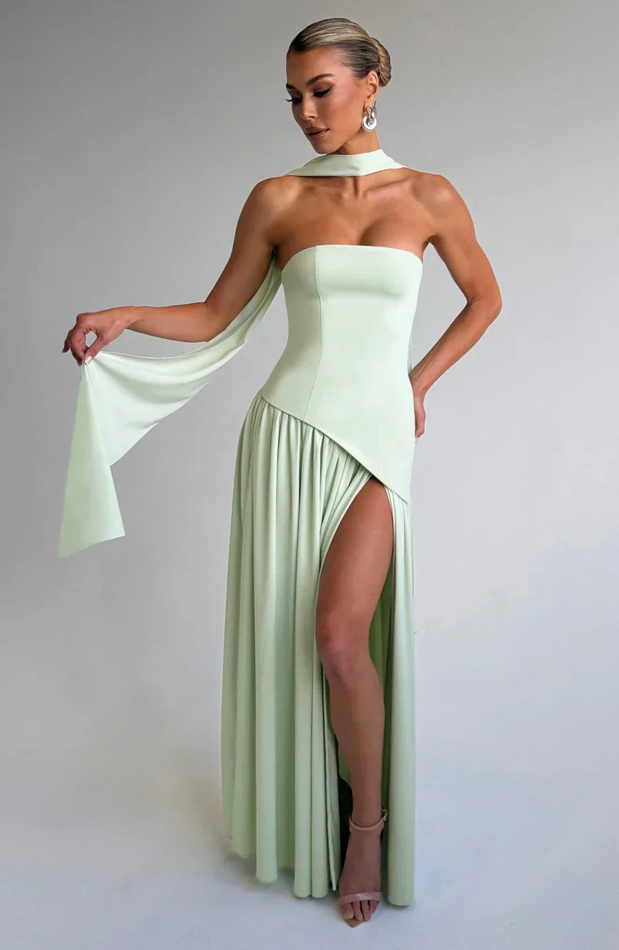 Alessia™ | Vestido Largo Asimétrico con Choker