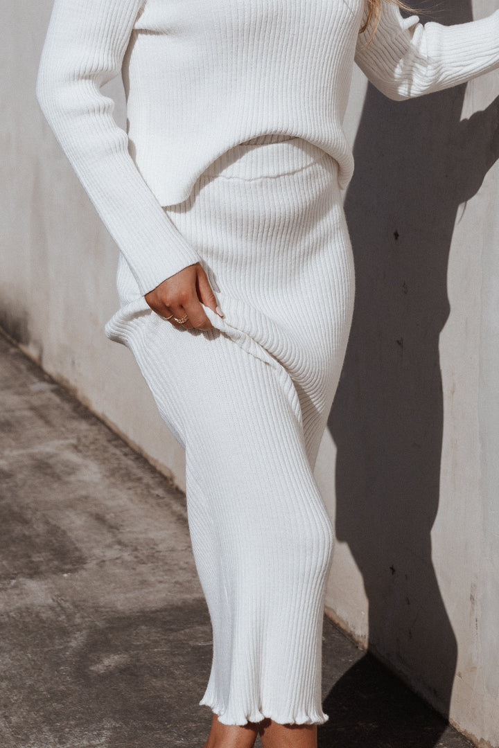 CONJUNTO ELEGANTE DE CUELLO ALTO CON FALDA LARGA PARA MUJER