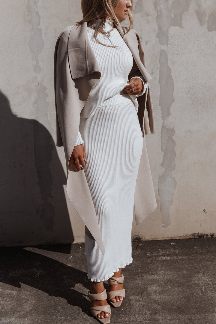 CONJUNTO ELEGANTE DE CUELLO ALTO CON FALDA LARGA PARA MUJER