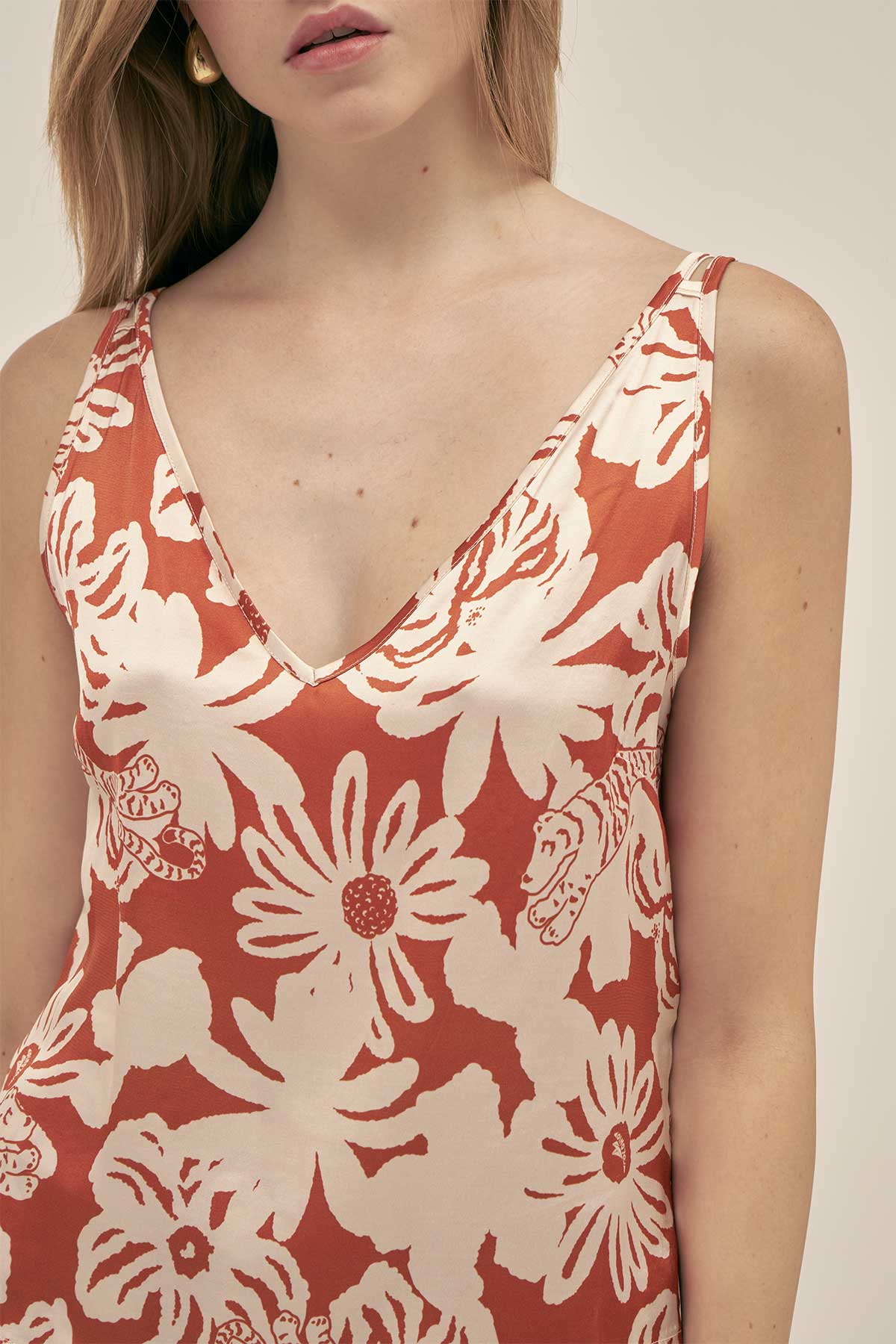 CONJUNTO VERANIEGO CASUAL CON TOP SIN MANGAS Y FALDA LARGA